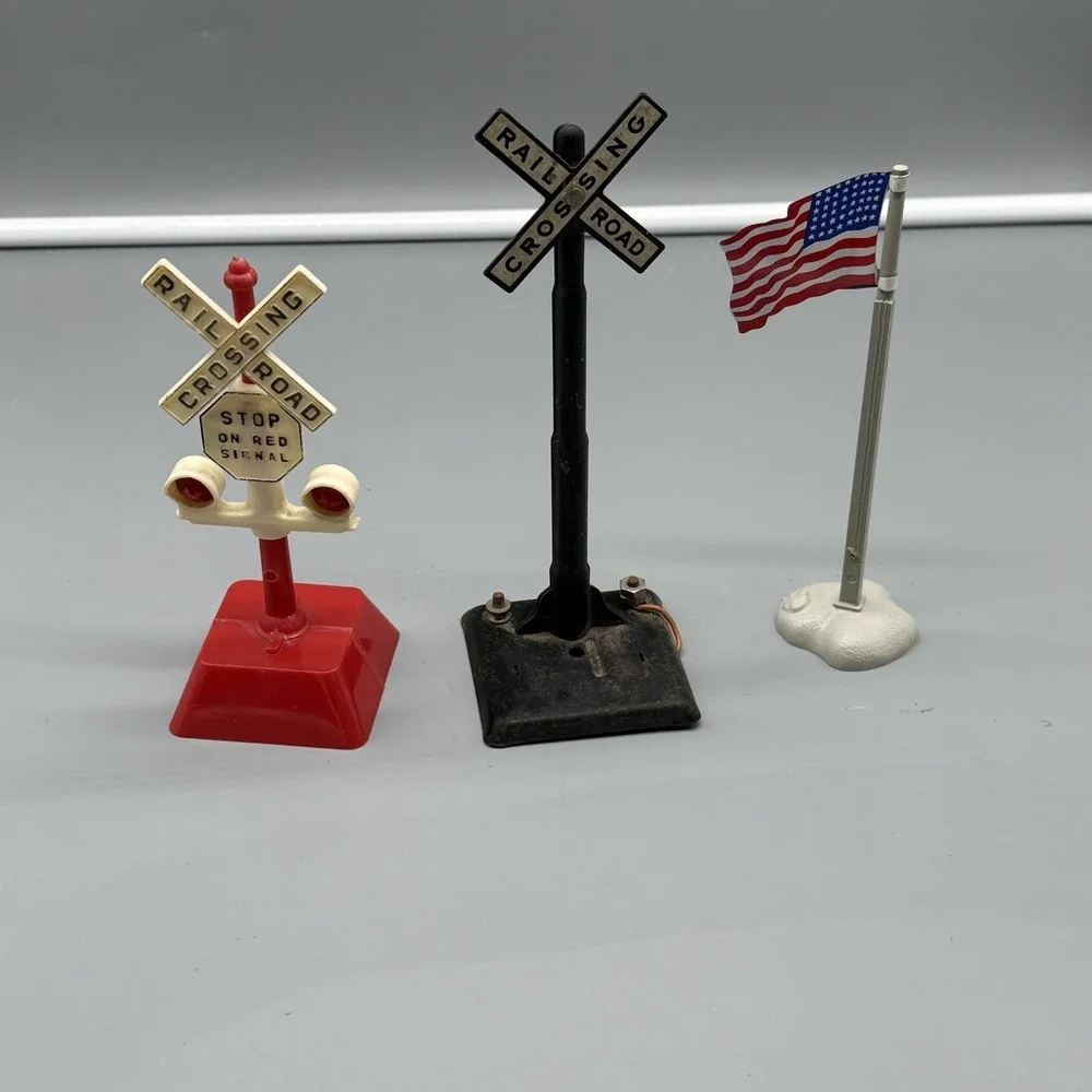 Vintage O Gauge Railroad Crossing Signals Train Accessories Lot Of 3